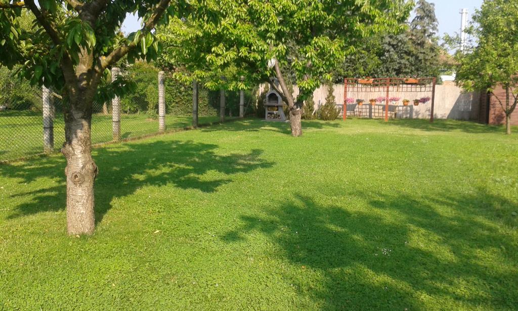 Kristaly Apartmanhaz Sárvár Buitenkant foto