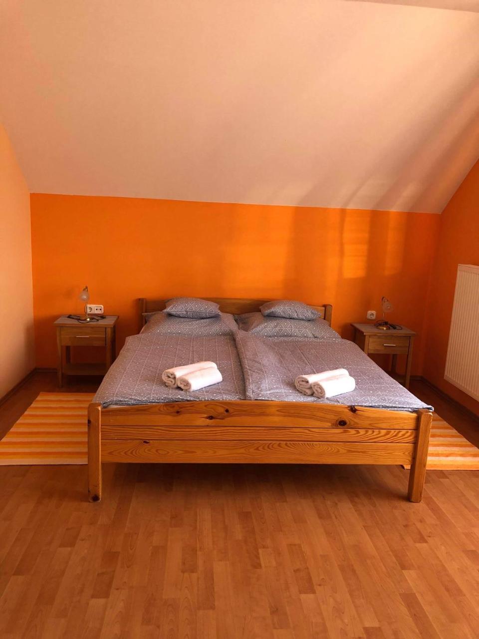 Kristaly Apartmanhaz Sárvár Buitenkant foto