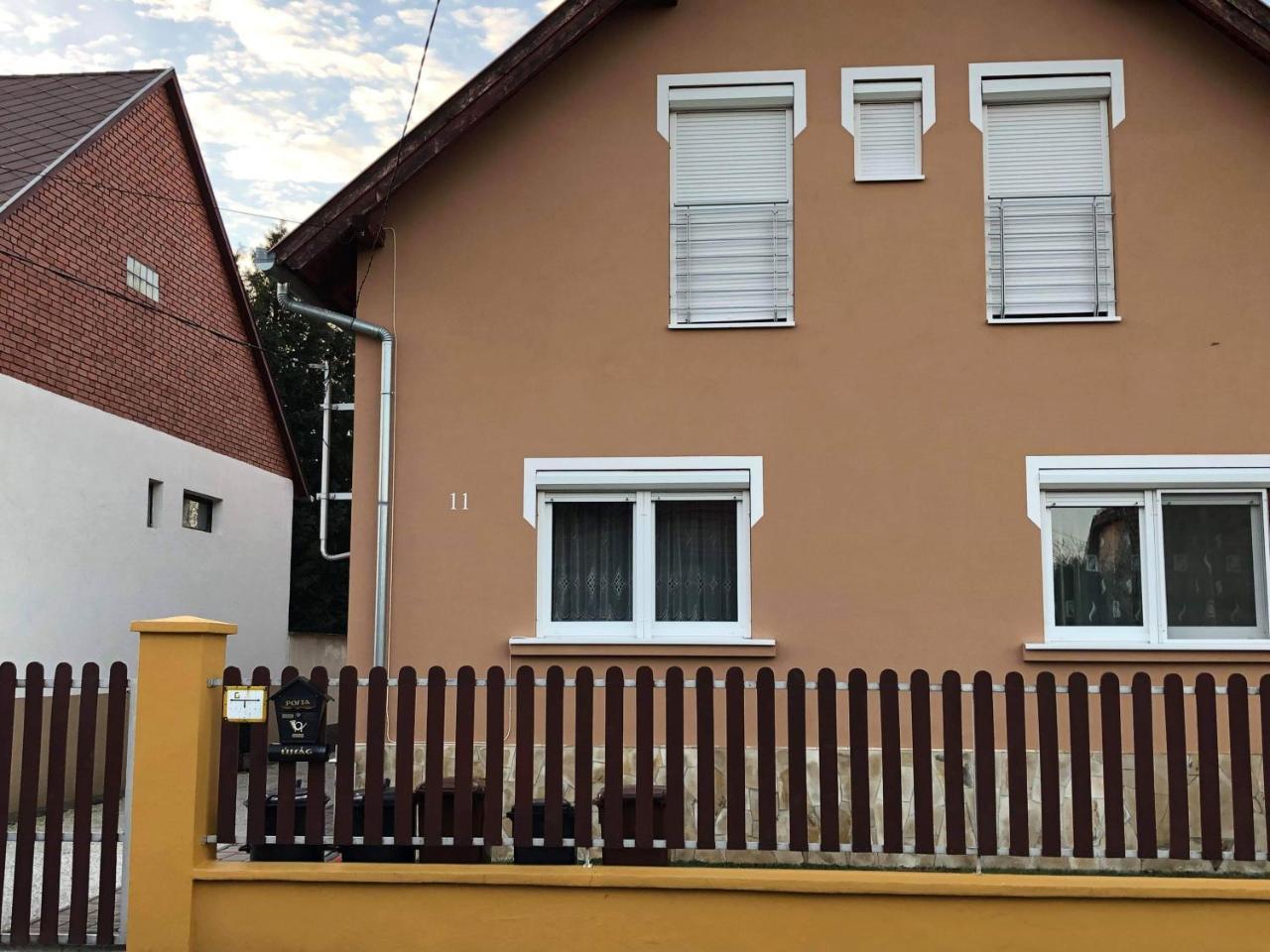 Kristaly Apartmanhaz Sárvár Buitenkant foto